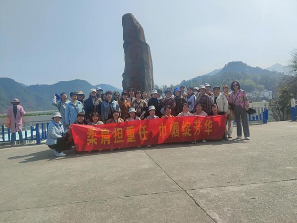 公司機(jī)關(guān)黨支部、工程服務(wù)支部聯(lián)合舉辦“三八”節(jié)主題活動(dòng)